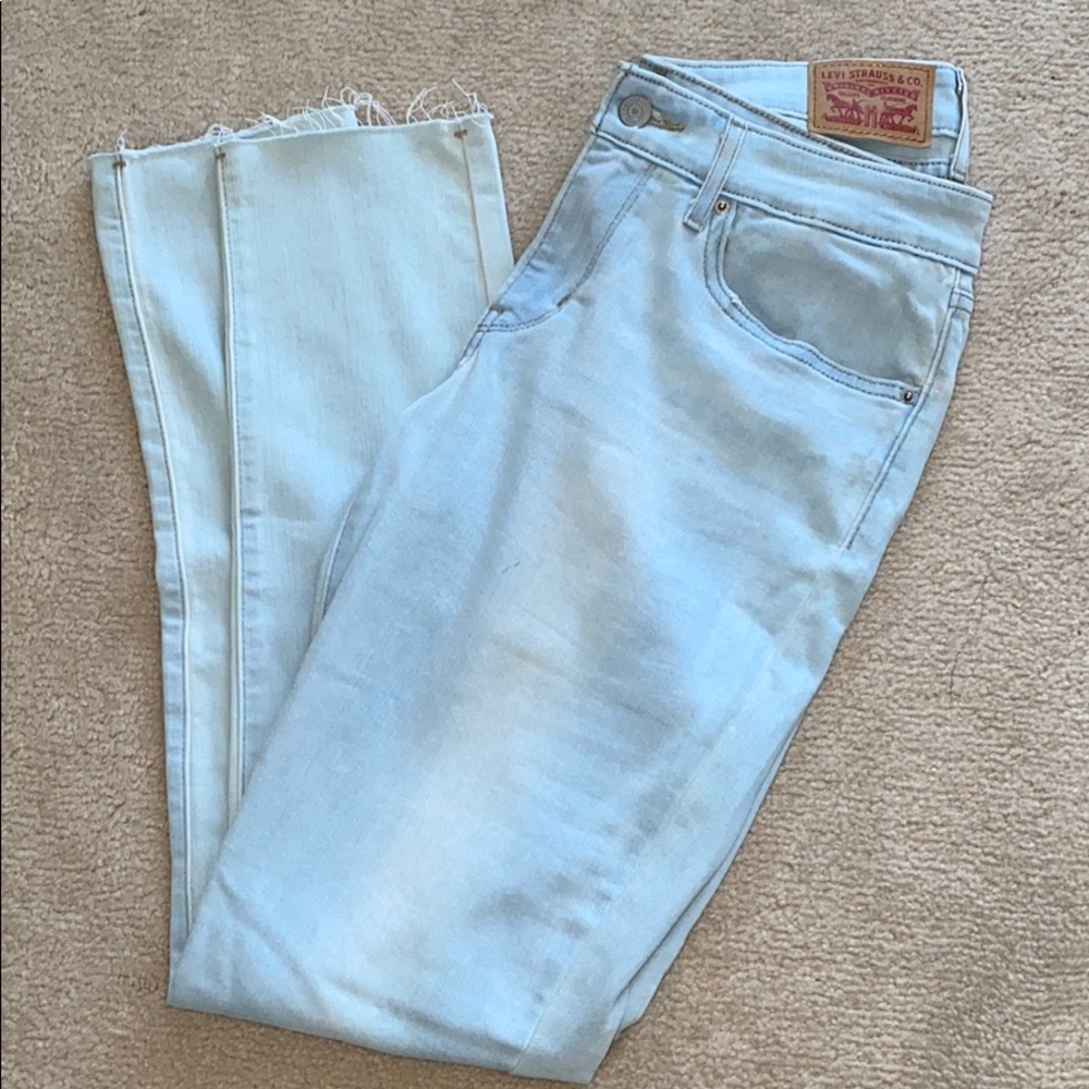 Light wash ribbed Levi’s jeans